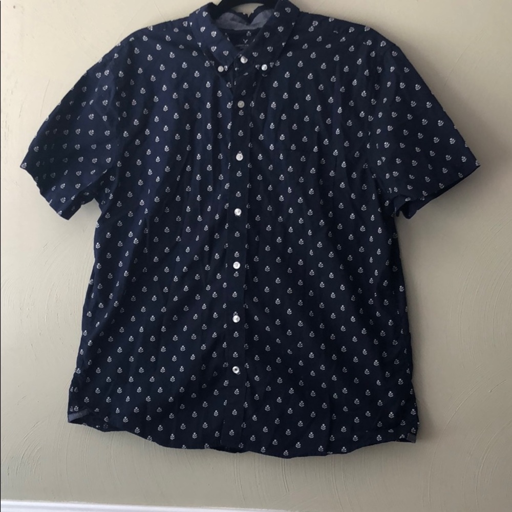 American Eagle navy blue and cream print shirt